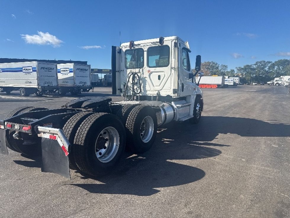 Day Cab Tractor-Heavy Duty Tractors-Freightliner-2019-Cascadia 12564ST-East Chicago-IN-393,887\n\t\tmiles-$ 39,750 - Image 7