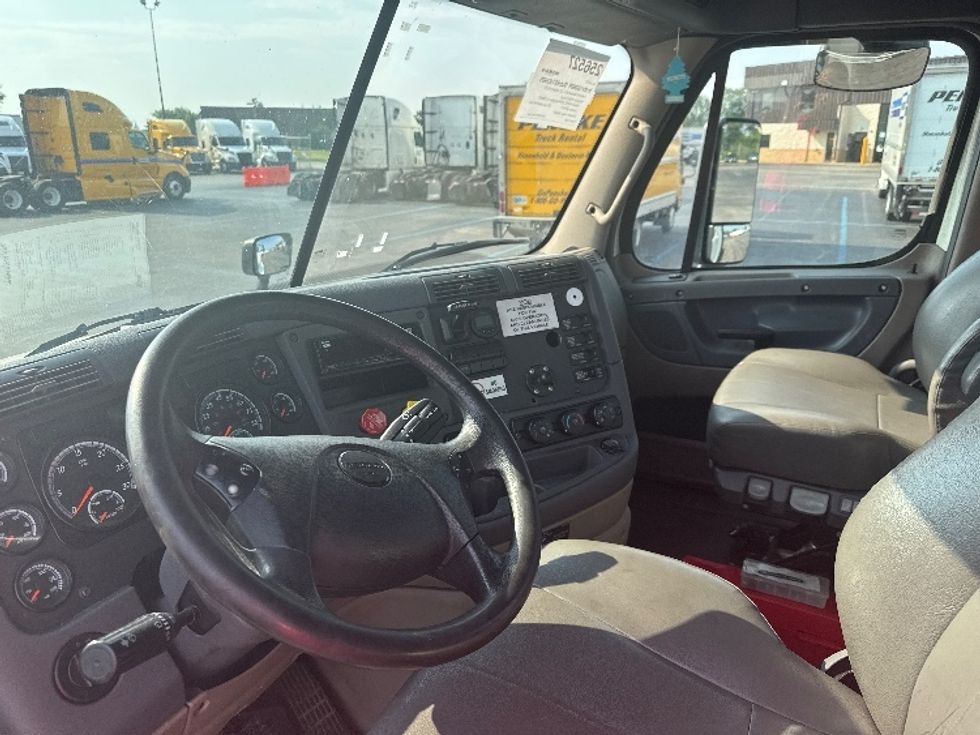 Day Cab Tractor-Heavy Duty Tractors-Freightliner-2019-Cascadia 12564ST-East Chicago-IN-396,043\n\t\tmiles-$ 42,500 - Image 10