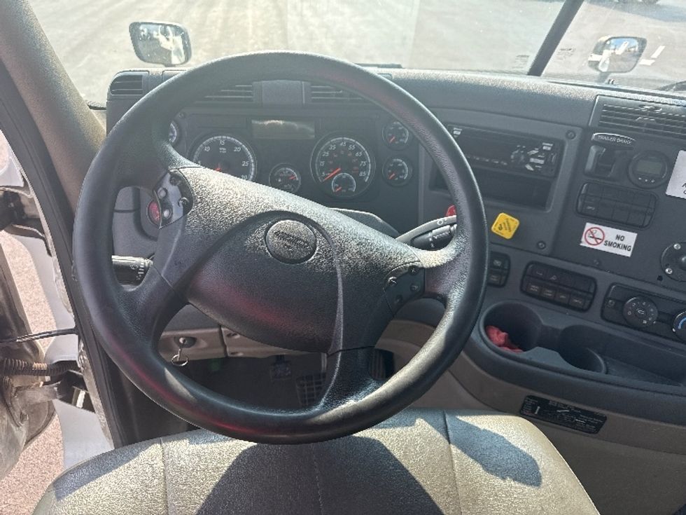 Day Cab Tractor-Heavy Duty Tractors-Freightliner-2019-Cascadia 12564ST-East Chicago-IN-396,043\n\t\tmiles-$ 42,500 - Image 11