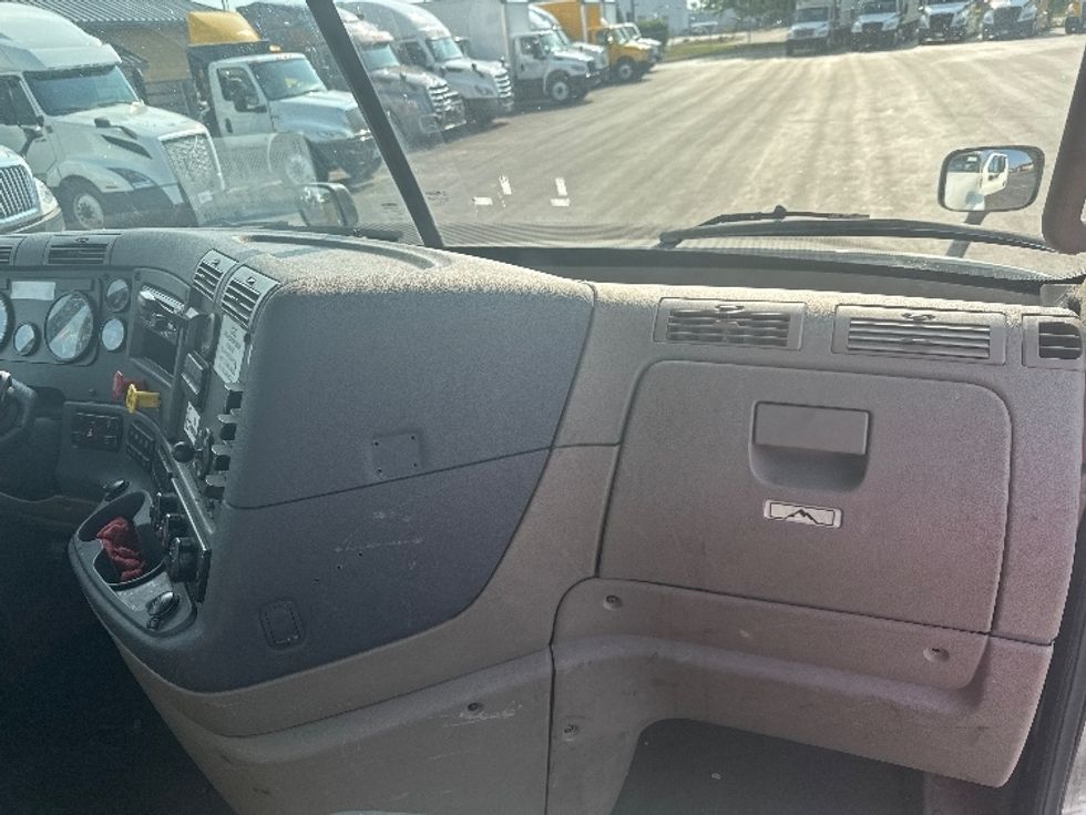 Day Cab Tractor-Heavy Duty Tractors-Freightliner-2019-Cascadia 12564ST-East Chicago-IN-396,043\n\t\tmiles-$ 42,500 - Image 13