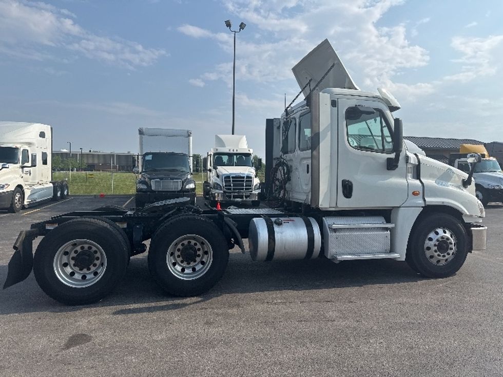 Day Cab Tractor-Heavy Duty Tractors-Freightliner-2019-Cascadia 12564ST-East Chicago-IN-396,043\n\t\tmiles-$ 42,500 - Image 8