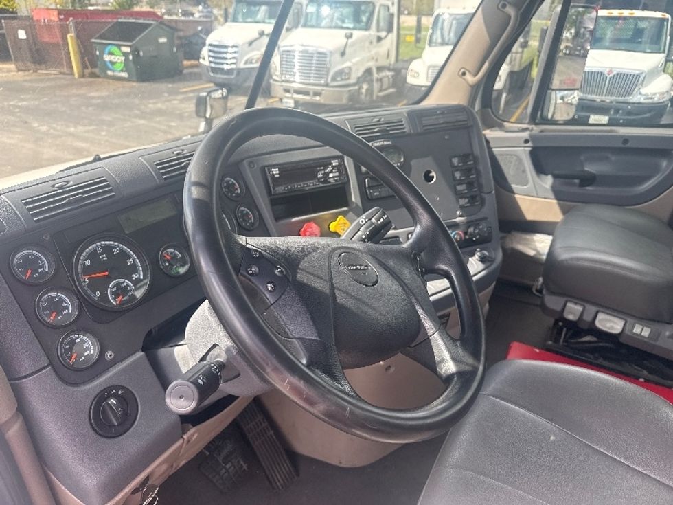 Day Cab Tractor-Heavy Duty Tractors-Freightliner-2019-Cascadia 12564ST-East Chicago-IN-411,784\n\t\tmiles-$ 41,500 - Image 10