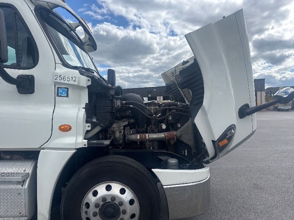 Day Cab Tractor-Heavy Duty Tractors-Freightliner-2019-Cascadia 12564ST-East Chicago-IN-411,784\n\t\tmiles-$ 41,500 - Image 15