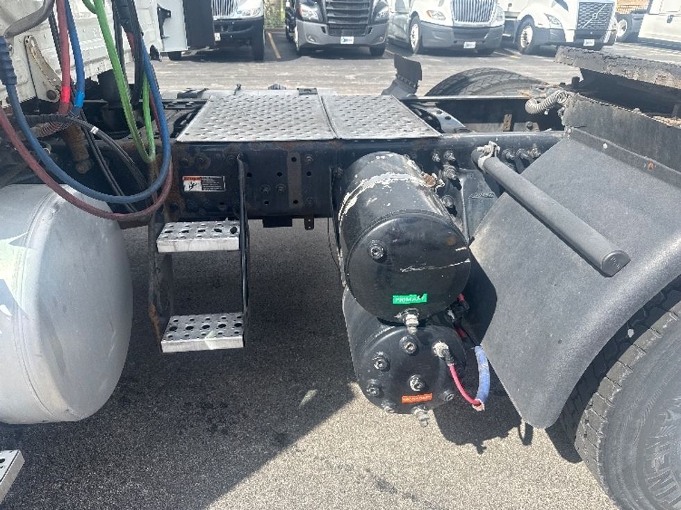 Day Cab Tractor-Heavy Duty Tractors-Freightliner-2019-Cascadia 12564ST-East Chicago-IN-411,784\n\t\tmiles-$ 41,500 - Image 17