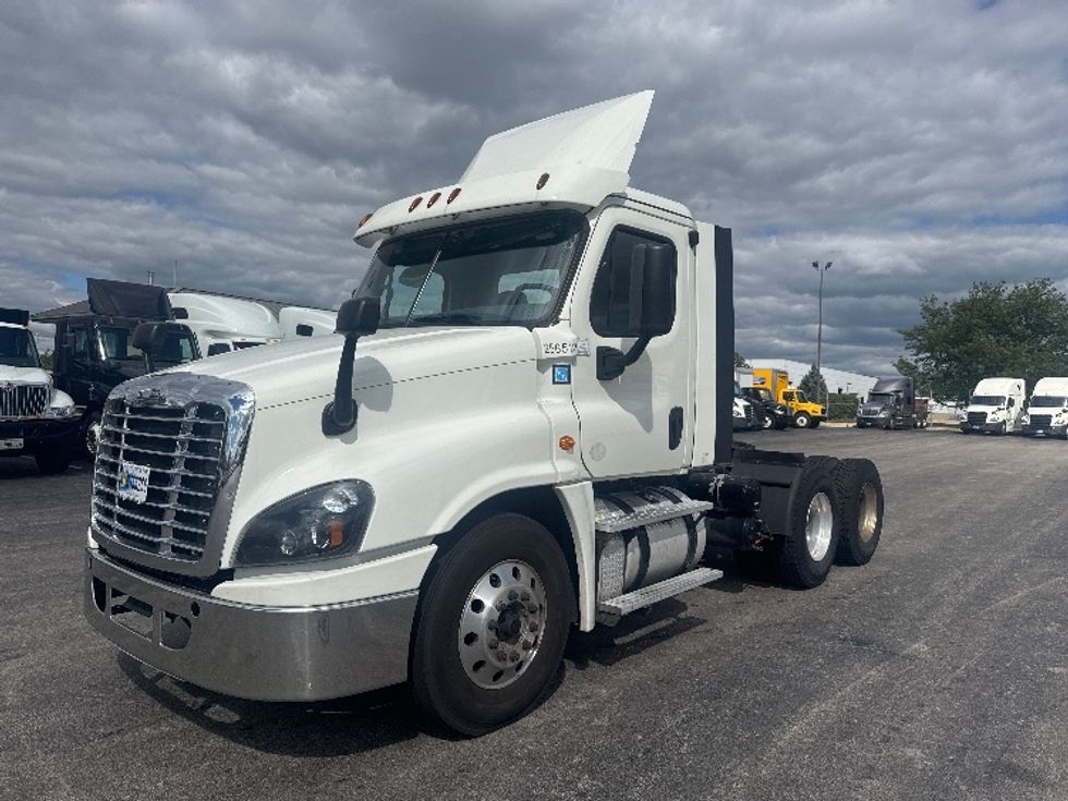 Day Cab Tractor-Heavy Duty Tractors-Freightliner-2019-Cascadia 12564ST-East Chicago-IN-411,784\n\t\tmiles-$ 41,500 - Image 3