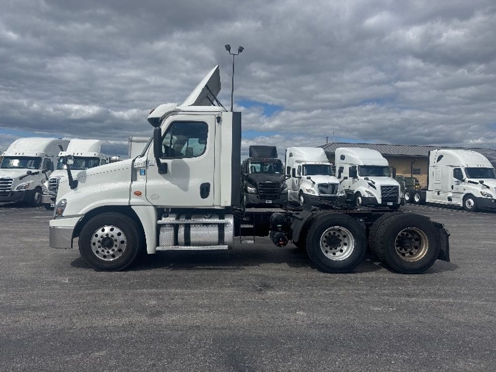 Day Cab Tractor-Heavy Duty Tractors-Freightliner-2019-Cascadia 12564ST-East Chicago-IN-411,784\n\t\tmiles-$ 41,500 - Image 4