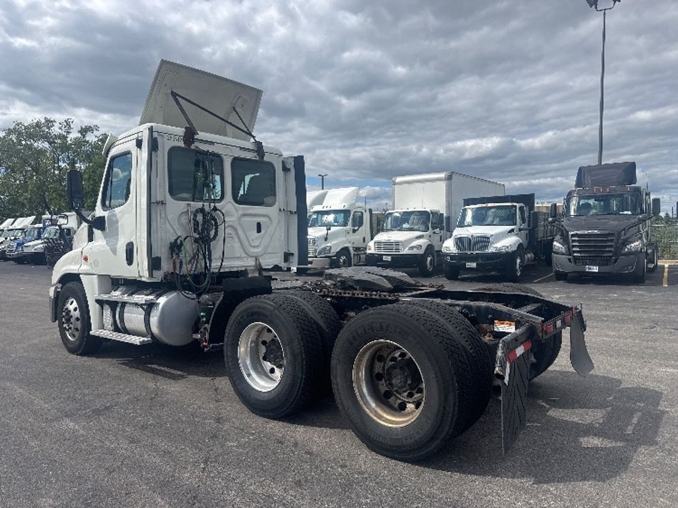 Day Cab Tractor-Heavy Duty Tractors-Freightliner-2019-Cascadia 12564ST-East Chicago-IN-411,784\n\t\tmiles-$ 41,500 - Image 5