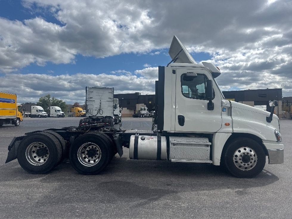 Day Cab Tractor-Heavy Duty Tractors-Freightliner-2019-Cascadia 12564ST-East Chicago-IN-411,784\n\t\tmiles-$ 41,500 - Image 8