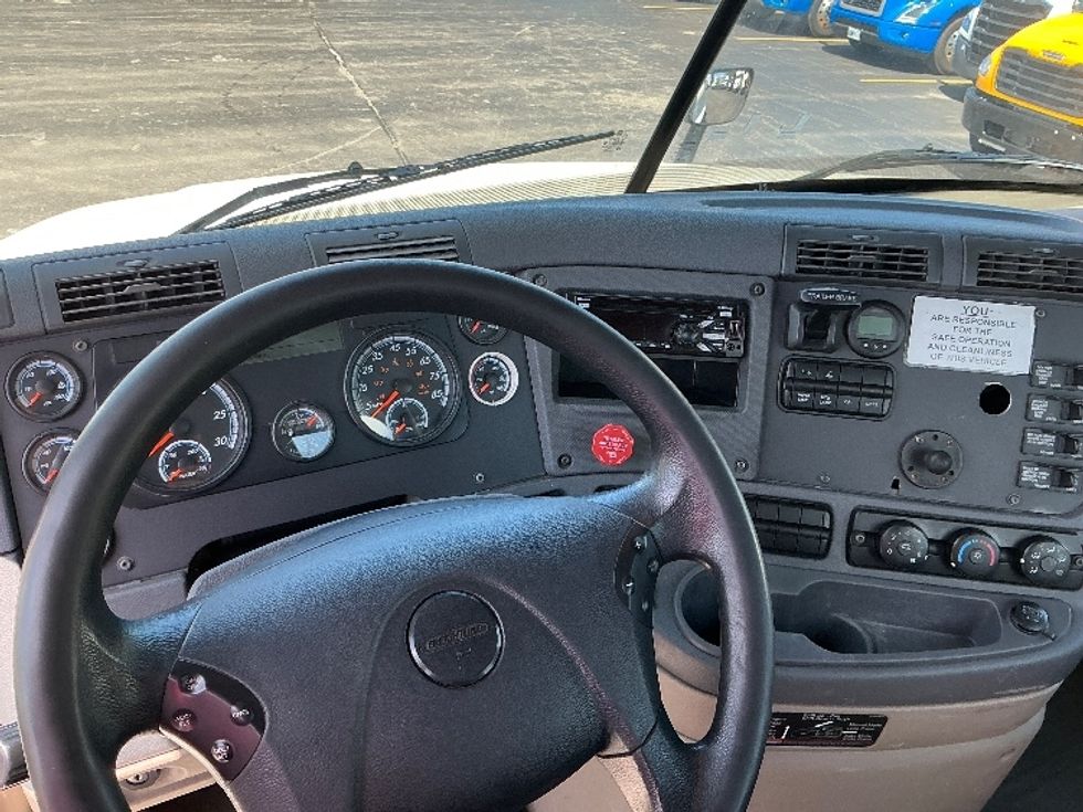 Day Cab Tractor-Heavy Duty Tractors-Freightliner-2019-Cascadia 12564ST-East Chicago-IN-424,198\n\t\tmiles-$ 40,750 - Image 11
