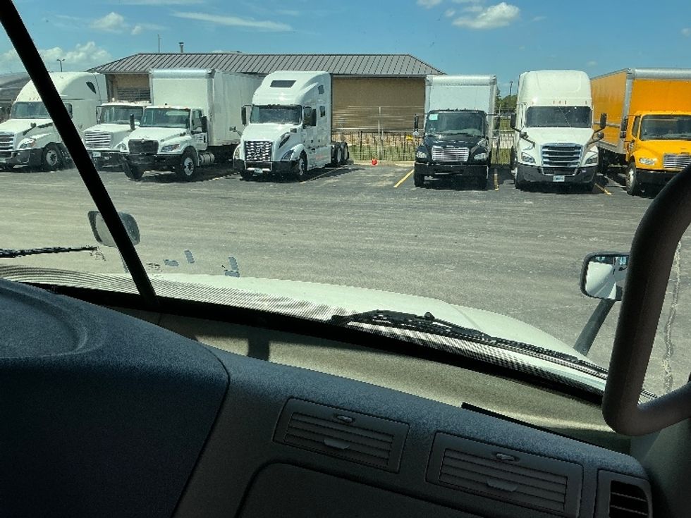 Day Cab Tractor-Heavy Duty Tractors-Freightliner-2019-Cascadia 12564ST-East Chicago-IN-424,198\n\t\tmiles-$ 40,750 - Image 13