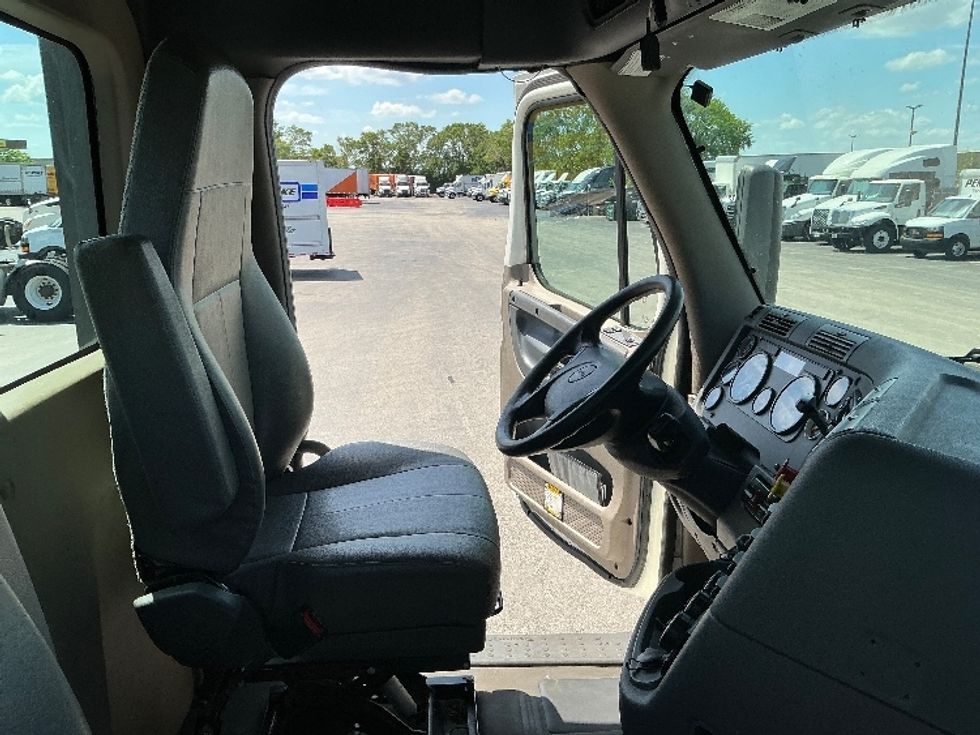 Day Cab Tractor-Heavy Duty Tractors-Freightliner-2019-Cascadia 12564ST-East Chicago-IN-424,198\n\t\tmiles-$ 40,750 - Image 14