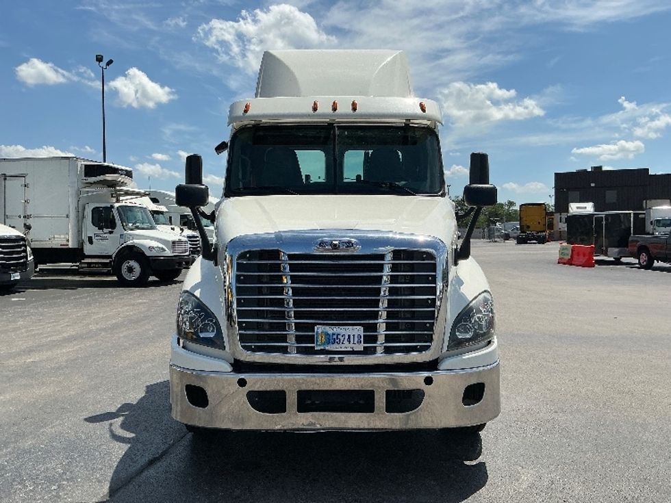 Day Cab Tractor-Heavy Duty Tractors-Freightliner-2019-Cascadia 12564ST-East Chicago-IN-424,198\n\t\tmiles-$ 40,750 - Image 2