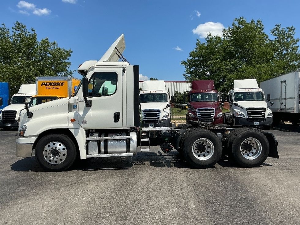 Day Cab Tractor-Heavy Duty Tractors-Freightliner-2019-Cascadia 12564ST-East Chicago-IN-424,198\n\t\tmiles-$ 40,750 - Image 4