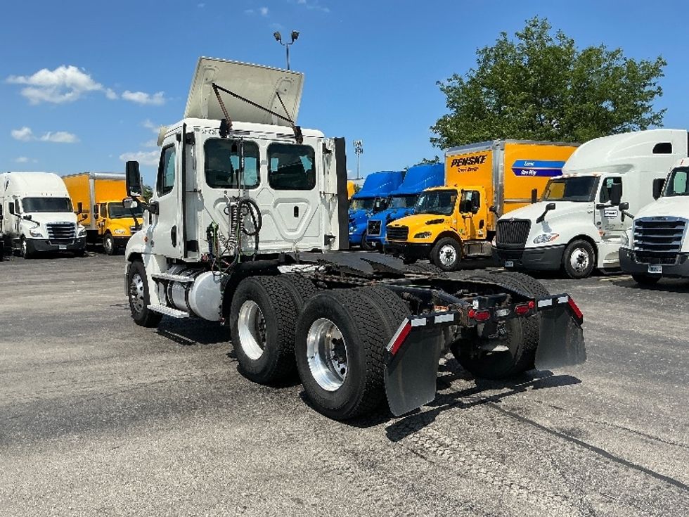 Day Cab Tractor-Heavy Duty Tractors-Freightliner-2019-Cascadia 12564ST-East Chicago-IN-424,198\n\t\tmiles-$ 40,750 - Image 5