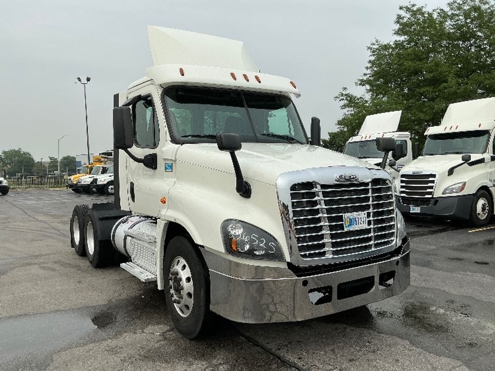 Day Cab Tractor-Heavy Duty Tractors-Freightliner-2019-Cascadia 12564ST-East Chicago-IN-426,505\n\t\tmiles-$ 40,750 - Image 1