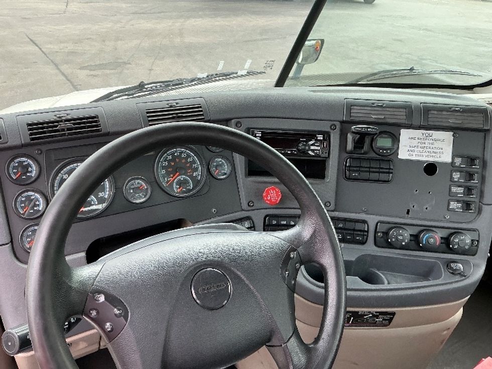 Day Cab Tractor-Heavy Duty Tractors-Freightliner-2019-Cascadia 12564ST-East Chicago-IN-426,505\n\t\tmiles-$ 40,750 - Image 11