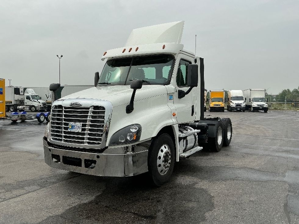 Day Cab Tractor-Heavy Duty Tractors-Freightliner-2019-Cascadia 12564ST-East Chicago-IN-426,505\n\t\tmiles-$ 40,750 - Image 3