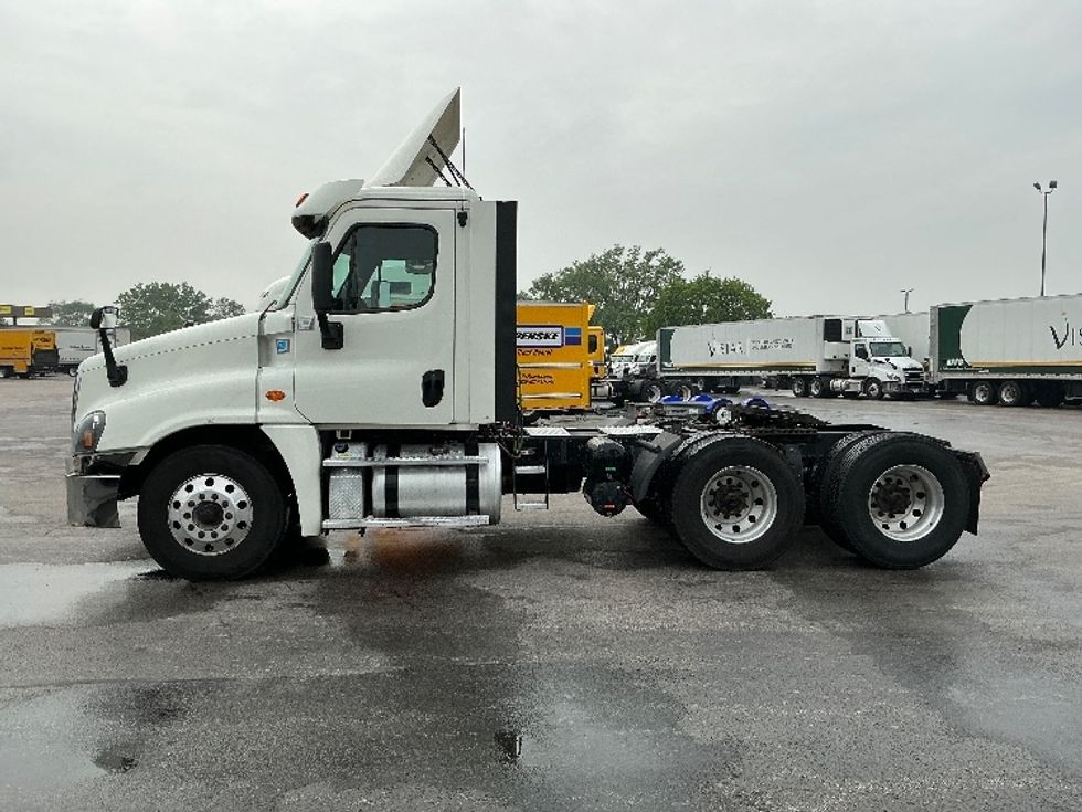 Day Cab Tractor-Heavy Duty Tractors-Freightliner-2019-Cascadia 12564ST-East Chicago-IN-426,505\n\t\tmiles-$ 40,750 - Image 4