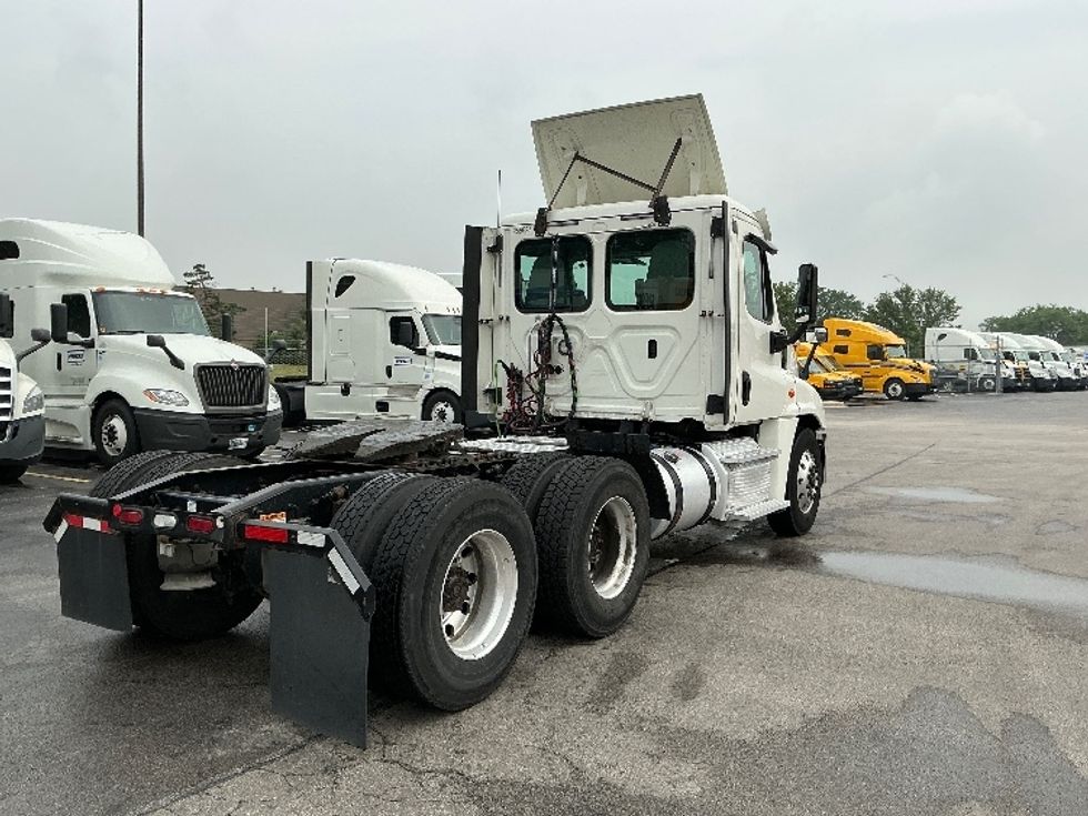 Day Cab Tractor-Heavy Duty Tractors-Freightliner-2019-Cascadia 12564ST-East Chicago-IN-426,505\n\t\tmiles-$ 40,750 - Image 7