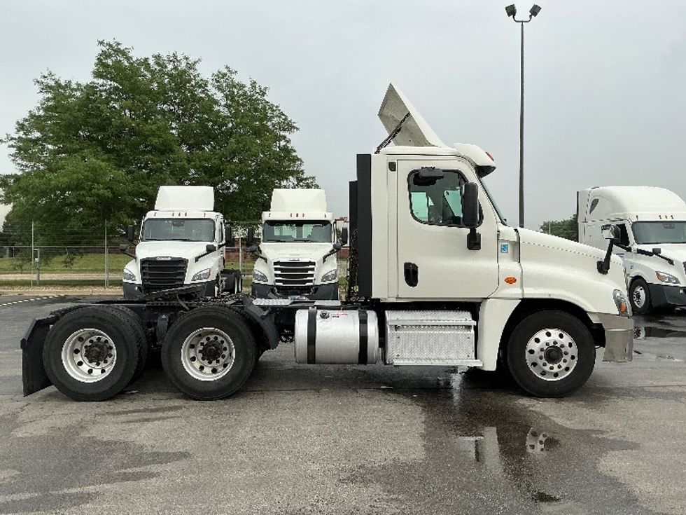 Day Cab Tractor-Heavy Duty Tractors-Freightliner-2019-Cascadia 12564ST-East Chicago-IN-426,505\n\t\tmiles-$ 40,750 - Image 8