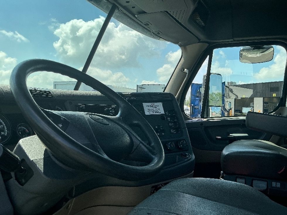 Day Cab Tractor-Heavy Duty Tractors-Freightliner-2019-Cascadia 12564ST-East Chicago-IN-439,801\n\t\tmiles-$ 40,000 - Image 10