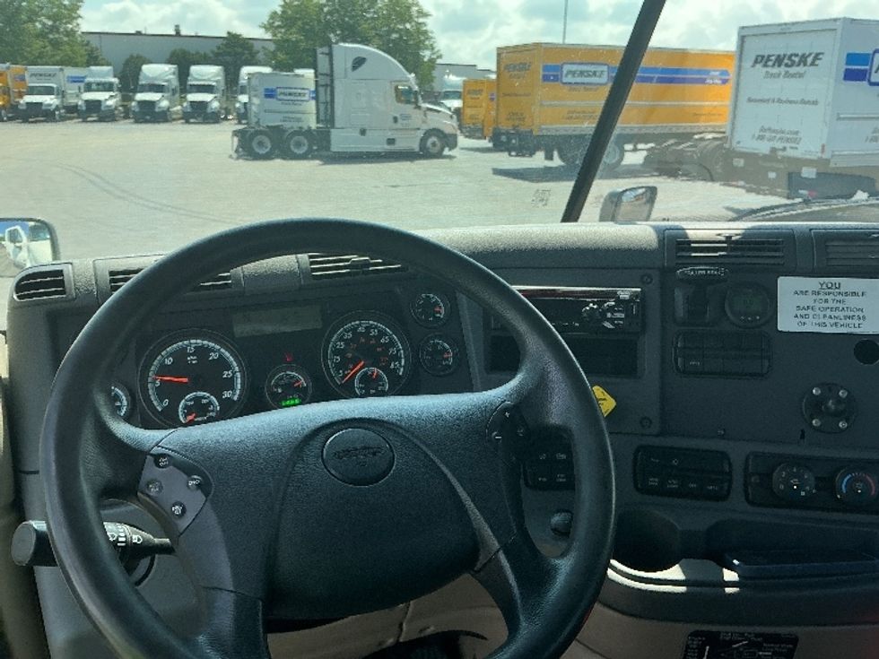 Day Cab Tractor-Heavy Duty Tractors-Freightliner-2019-Cascadia 12564ST-East Chicago-IN-439,801\n\t\tmiles-$ 40,000 - Image 11