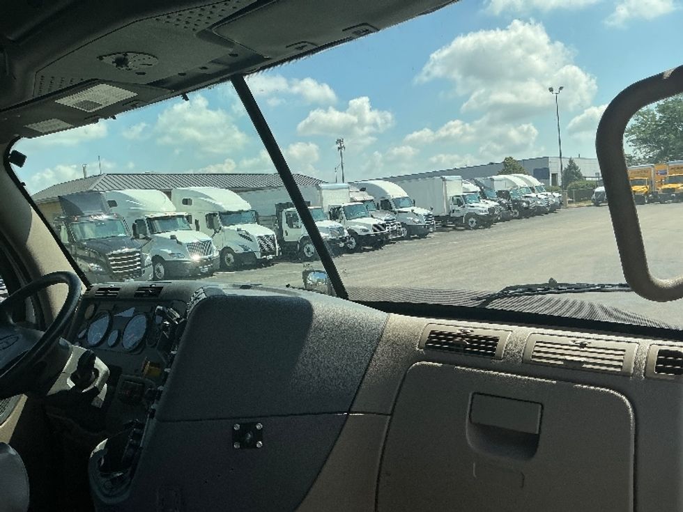 Day Cab Tractor-Heavy Duty Tractors-Freightliner-2019-Cascadia 12564ST-East Chicago-IN-439,801\n\t\tmiles-$ 40,000 - Image 13