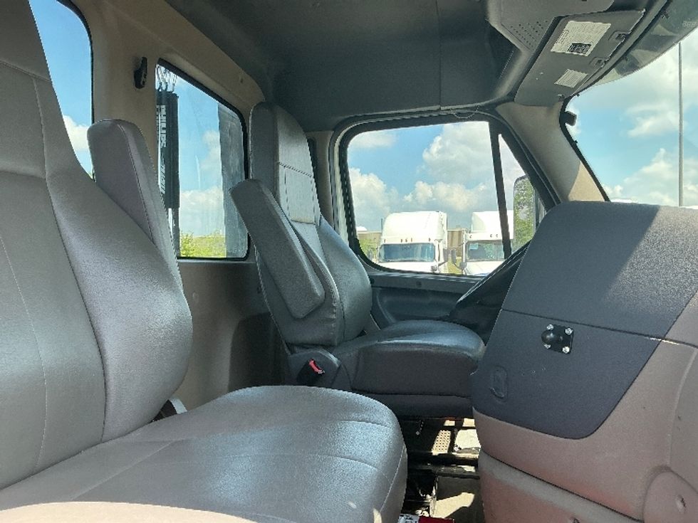 Day Cab Tractor-Heavy Duty Tractors-Freightliner-2019-Cascadia 12564ST-East Chicago-IN-439,801\n\t\tmiles-$ 40,000 - Image 14