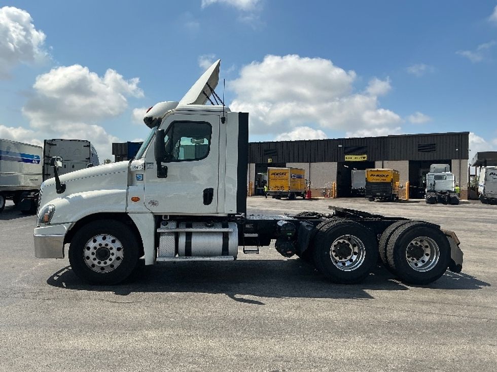 Day Cab Tractor-Heavy Duty Tractors-Freightliner-2019-Cascadia 12564ST-East Chicago-IN-439,801\n\t\tmiles-$ 40,000 - Image 4