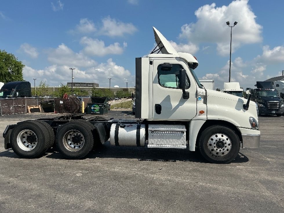 Day Cab Tractor-Heavy Duty Tractors-Freightliner-2019-Cascadia 12564ST-East Chicago-IN-439,801\n\t\tmiles-$ 40,000 - Image 8