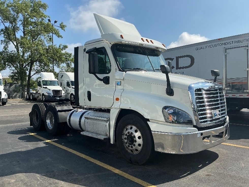 Day Cab Tractor-Heavy Duty Tractors-Freightliner-2019-Cascadia 12564ST-East Chicago-IN-447,327\n\t\tmiles-$ 39,750 - Image 1