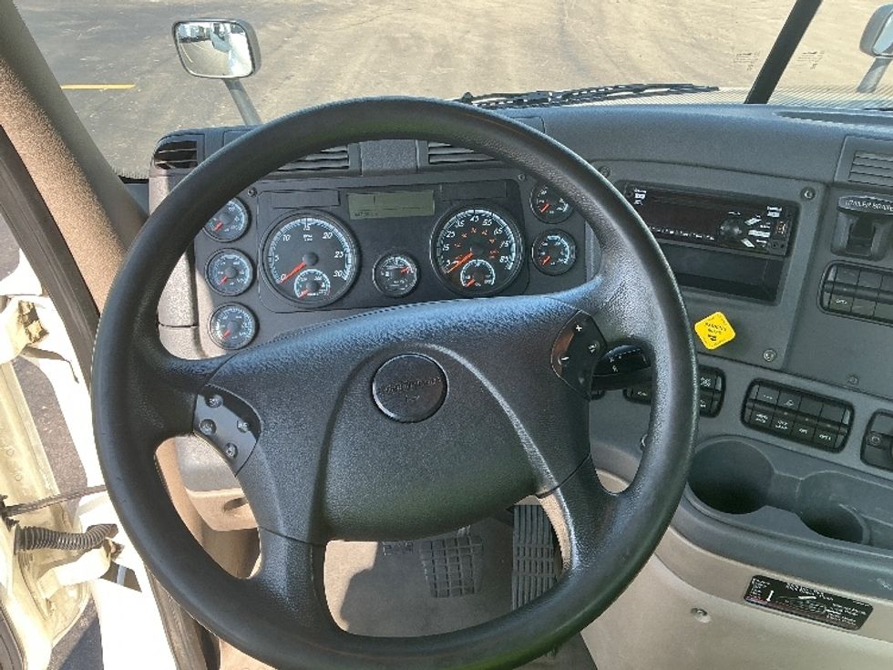 Day Cab Tractor-Heavy Duty Tractors-Freightliner-2019-Cascadia 12564ST-East Chicago-IN-447,327\n\t\tmiles-$ 39,750 - Image 11