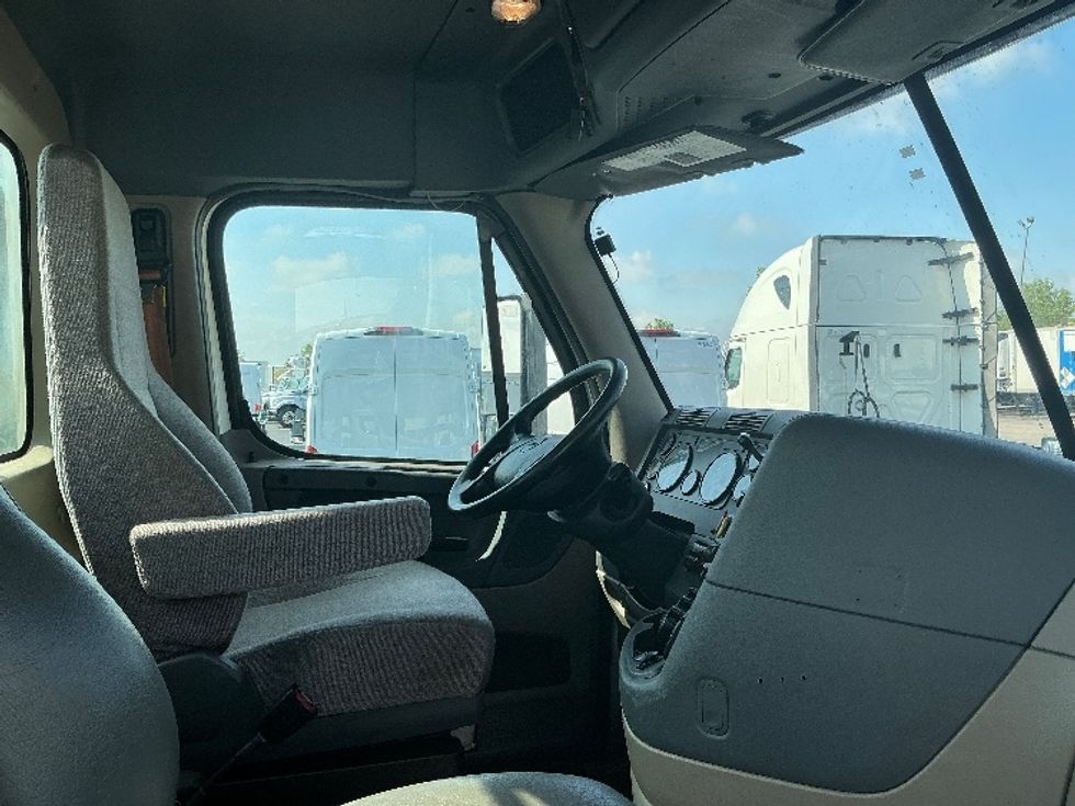 Day Cab Tractor-Heavy Duty Tractors-Freightliner-2019-Cascadia 12564ST-East Chicago-IN-447,327\n\t\tmiles-$ 39,750 - Image 14