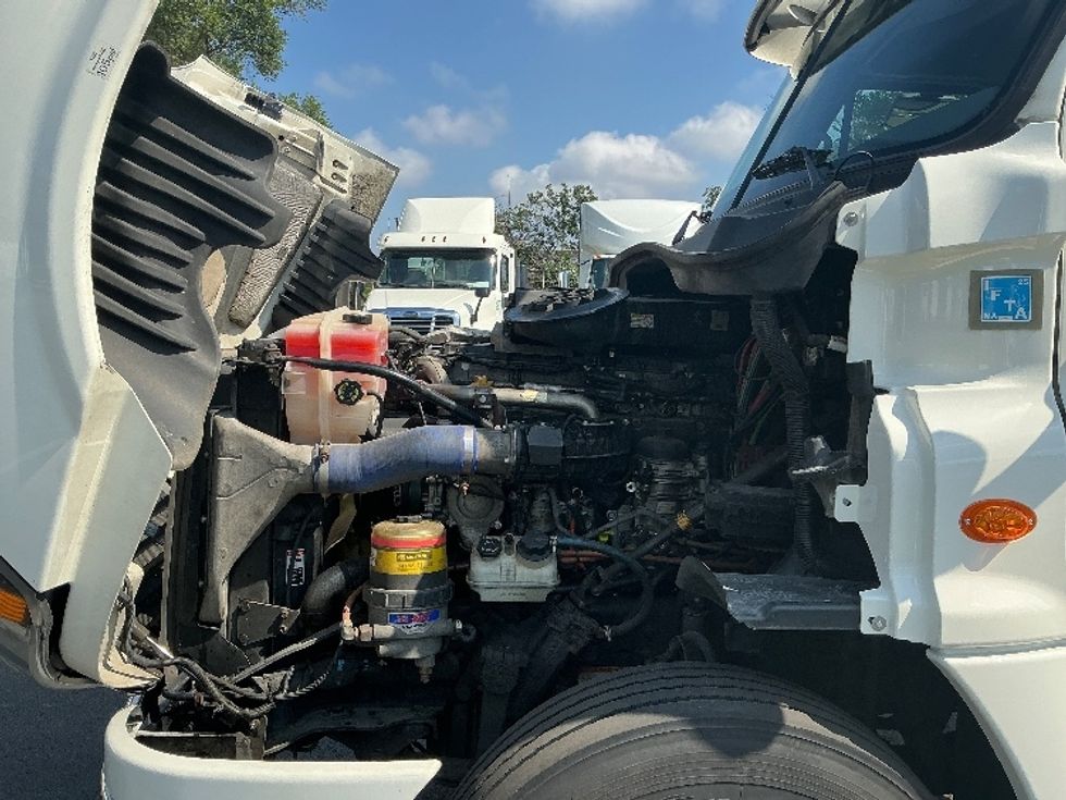 Day Cab Tractor-Heavy Duty Tractors-Freightliner-2019-Cascadia 12564ST-East Chicago-IN-447,327\n\t\tmiles-$ 39,750 - Image 16