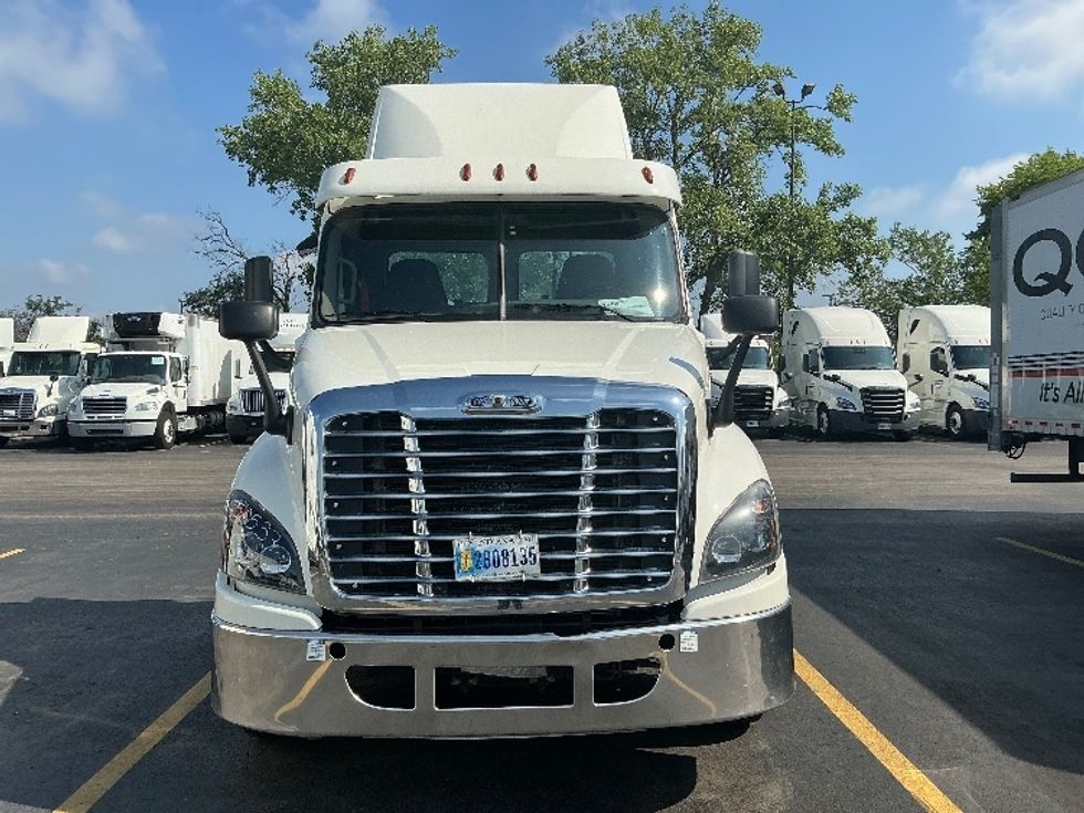 Day Cab Tractor-Heavy Duty Tractors-Freightliner-2019-Cascadia 12564ST-East Chicago-IN-447,327\n\t\tmiles-$ 39,750 - Image 2