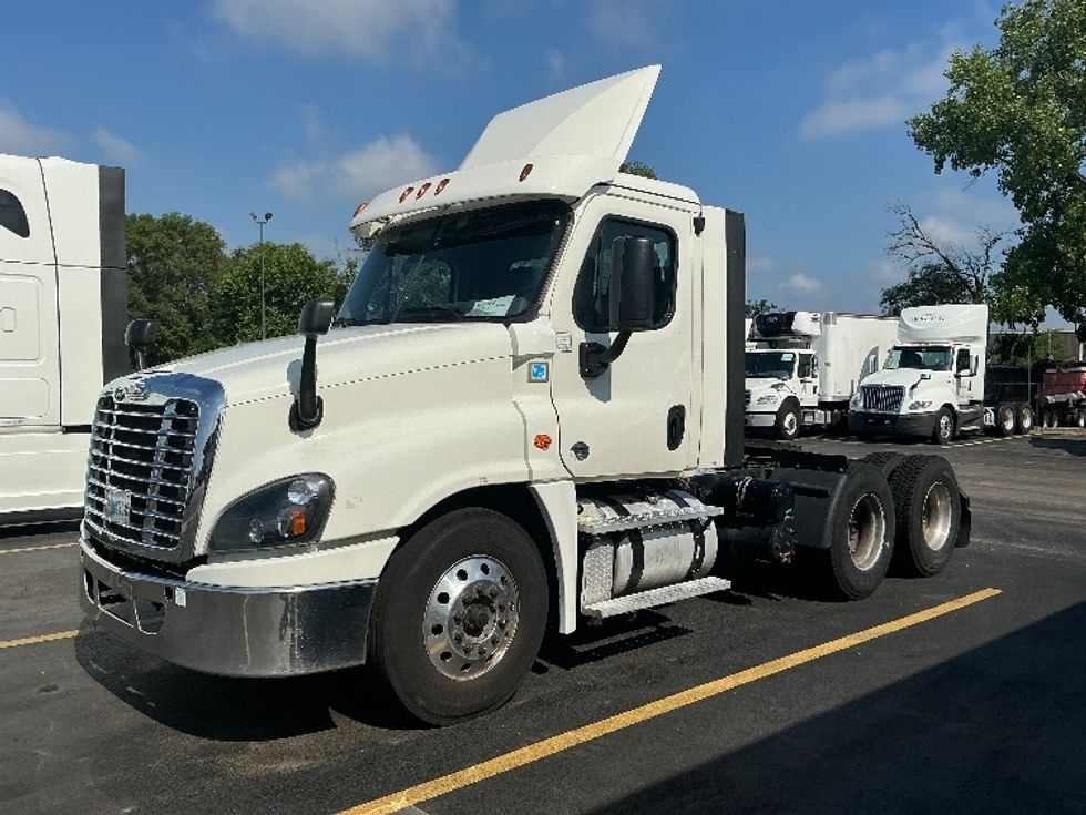 Day Cab Tractor-Heavy Duty Tractors-Freightliner-2019-Cascadia 12564ST-East Chicago-IN-447,327\n\t\tmiles-$ 39,750 - Image 3