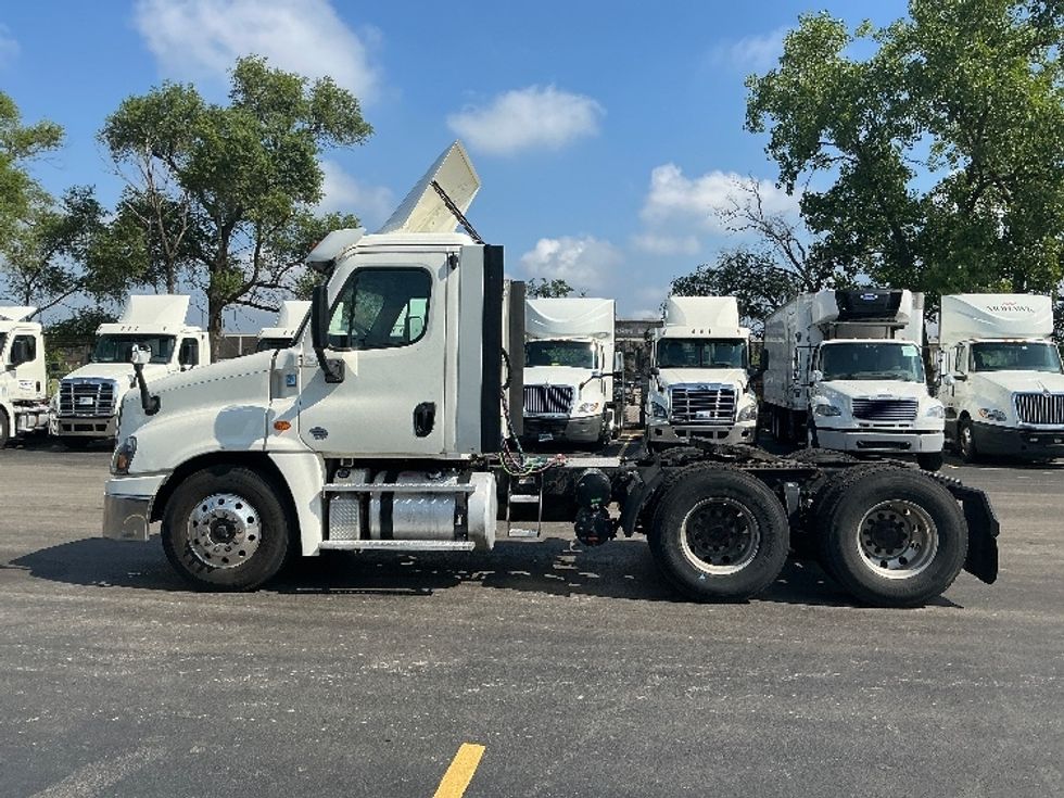 Day Cab Tractor-Heavy Duty Tractors-Freightliner-2019-Cascadia 12564ST-East Chicago-IN-447,327\n\t\tmiles-$ 39,750 - Image 4