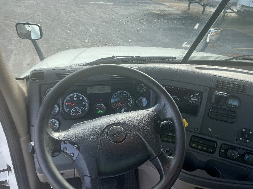 Day Cab Tractor-Heavy Duty Tractors-Freightliner-2019-Cascadia 12564ST-East Chicago-IN-455,588\n\t\tmiles-$ 36,500 - Image 11