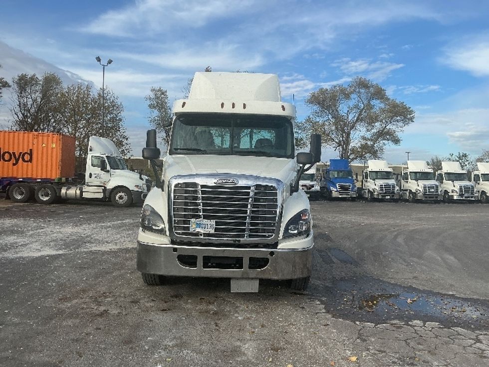 Day Cab Tractor-Heavy Duty Tractors-Freightliner-2019-Cascadia 12564ST-East Chicago-IN-455,588\n\t\tmiles-$ 36,500 - Image 2