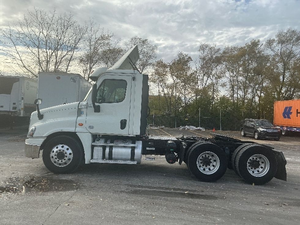 Day Cab Tractor-Heavy Duty Tractors-Freightliner-2019-Cascadia 12564ST-East Chicago-IN-455,588\n\t\tmiles-$ 36,500 - Image 4