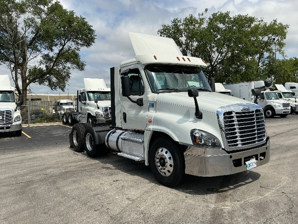 Day Cab Tractor-Heavy Duty Tractors-Freightliner-2019-Cascadia 12564ST-East Chicago-IN-455,721\n\t\tmiles-$ 39,250 - Image 1