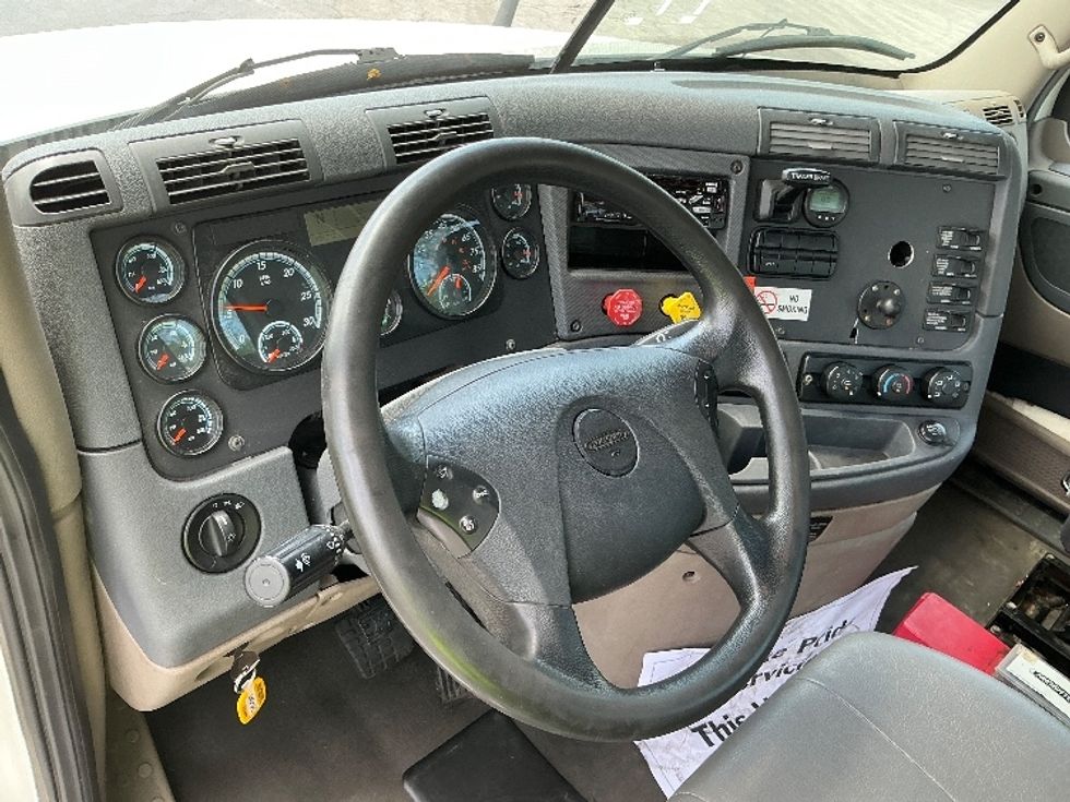 Day Cab Tractor-Heavy Duty Tractors-Freightliner-2019-Cascadia 12564ST-East Chicago-IN-455,721\n\t\tmiles-$ 39,250 - Image 11