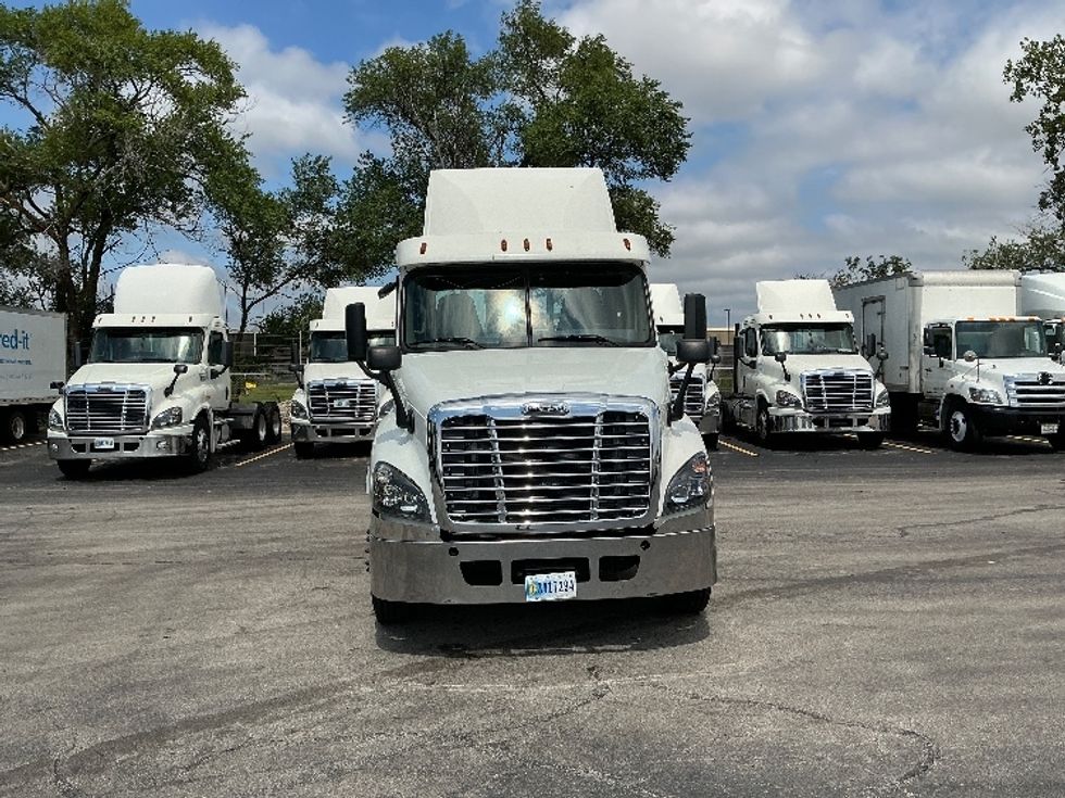 Day Cab Tractor-Heavy Duty Tractors-Freightliner-2019-Cascadia 12564ST-East Chicago-IN-455,721\n\t\tmiles-$ 39,250 - Image 2