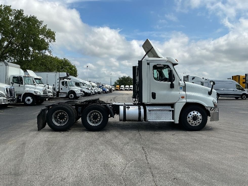 Day Cab Tractor-Heavy Duty Tractors-Freightliner-2019-Cascadia 12564ST-East Chicago-IN-455,721\n\t\tmiles-$ 39,250 - Image 8