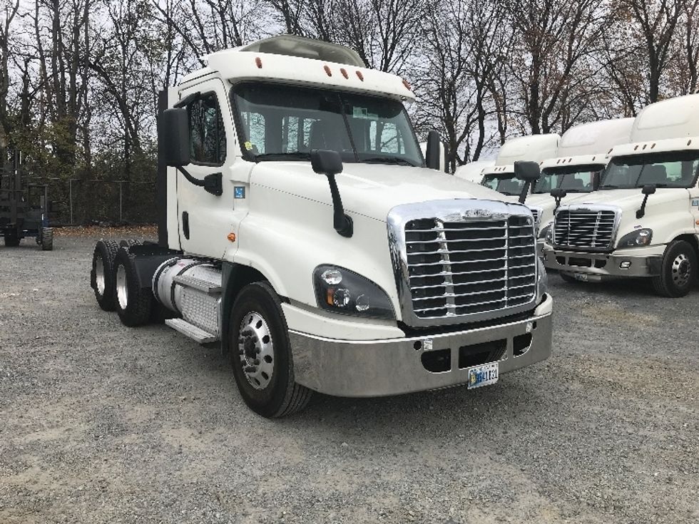 Day Cab Tractor-Heavy Duty Tractors-Freightliner-2019-Cascadia 12564ST-East Chicago-IN-456,968\n\t\tmiles-$ 35,000 - Image 1