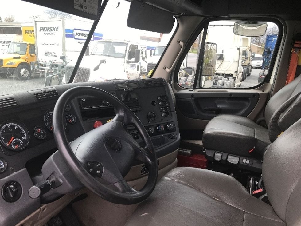Day Cab Tractor-Heavy Duty Tractors-Freightliner-2019-Cascadia 12564ST-East Chicago-IN-456,968\n\t\tmiles-$ 35,000 - Image 10