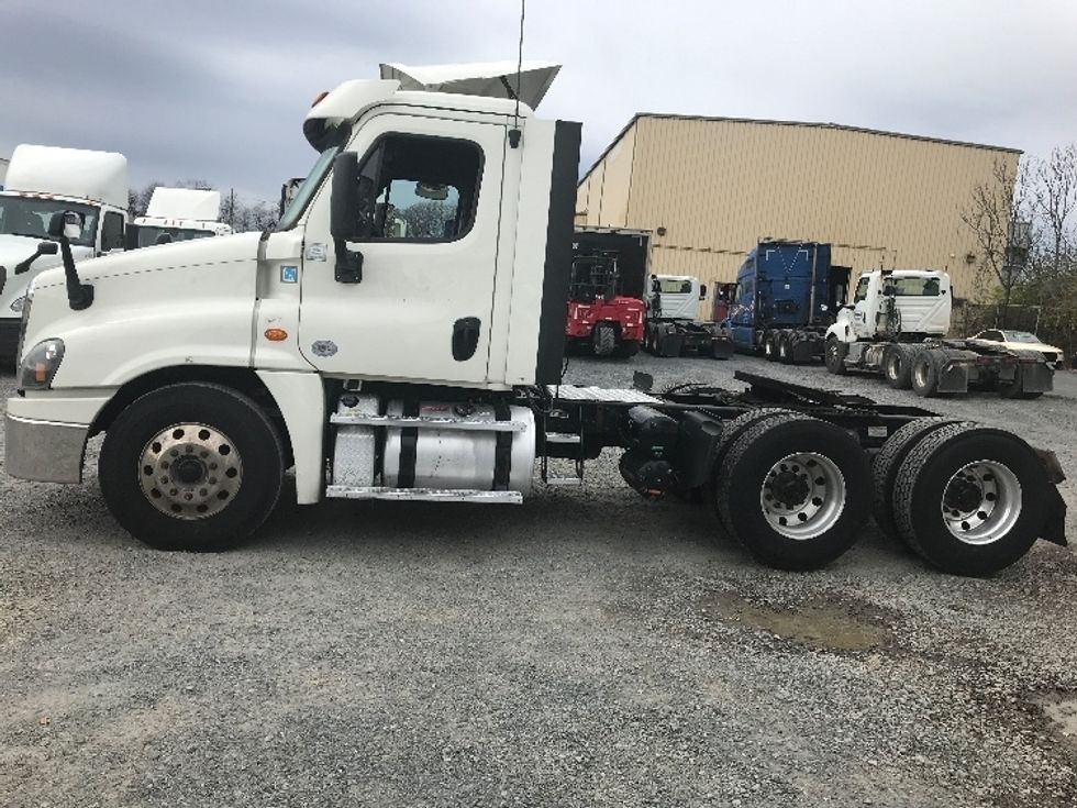 Day Cab Tractor-Heavy Duty Tractors-Freightliner-2019-Cascadia 12564ST-East Chicago-IN-456,968\n\t\tmiles-$ 35,000 - Image 4