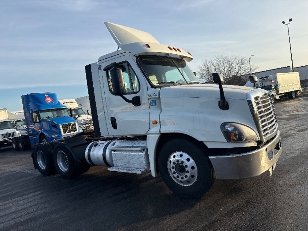Day Cab Tractor-Heavy Duty Tractors-Freightliner-2019-Cascadia 12564ST-East Chicago-IN-457,331\n\t\tmiles-$ 36,250 - Image 1
