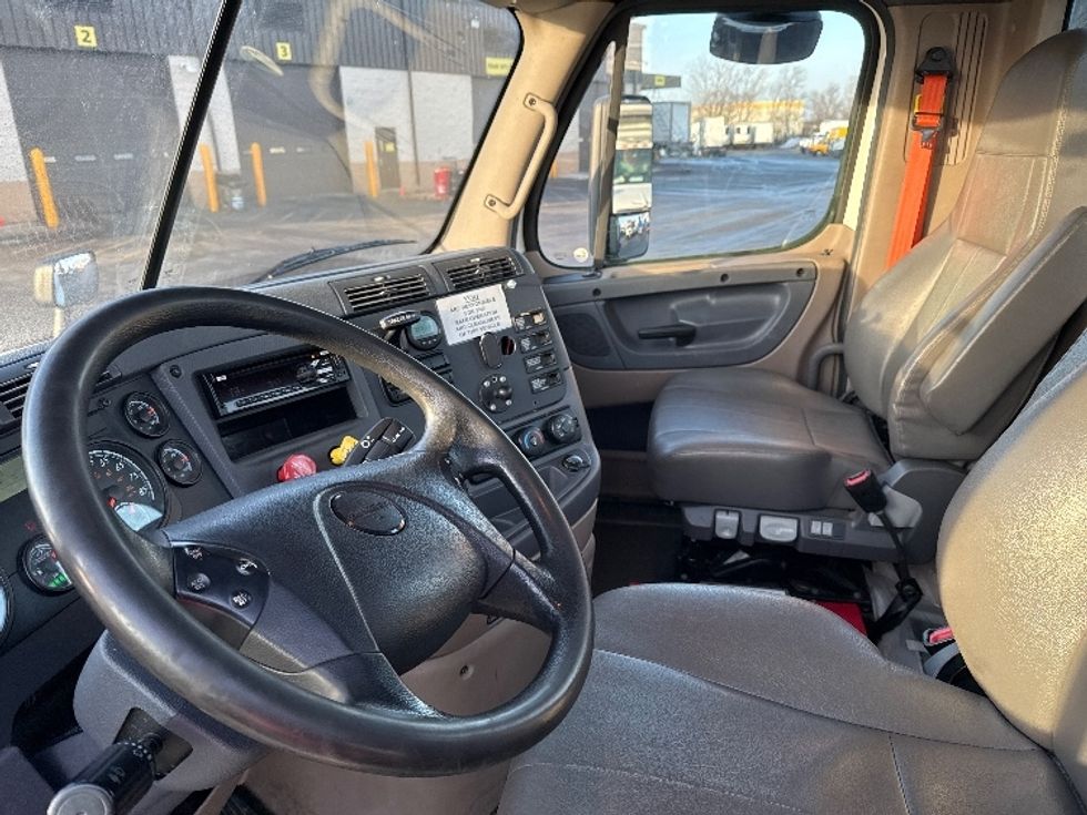 Day Cab Tractor-Heavy Duty Tractors-Freightliner-2019-Cascadia 12564ST-East Chicago-IN-457,331\n\t\tmiles-$ 36,250 - Image 10