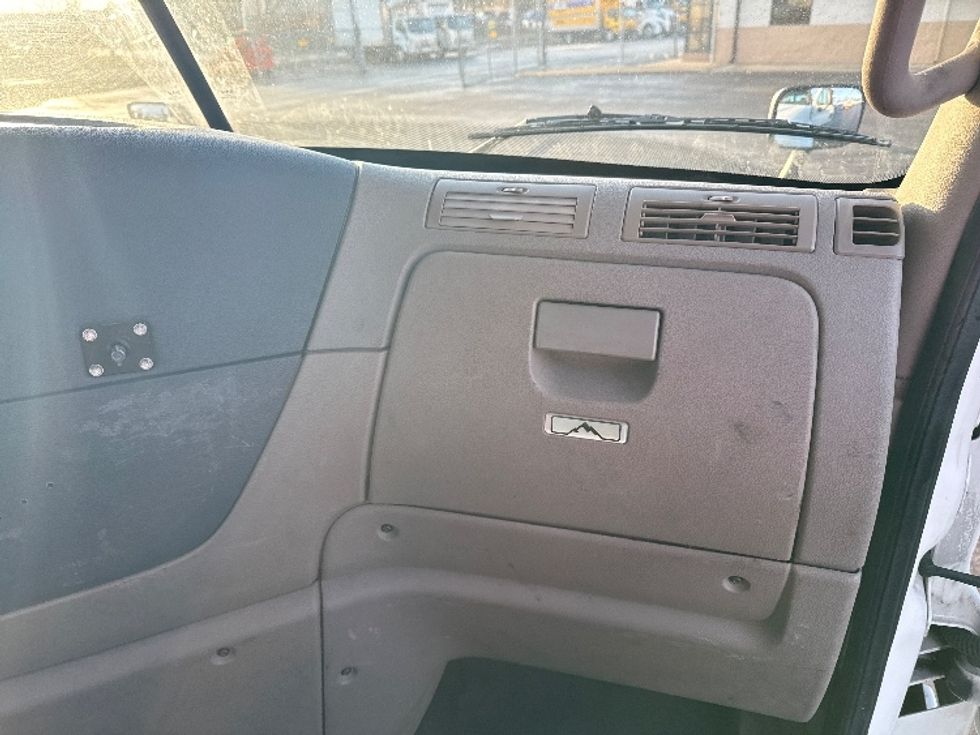 Day Cab Tractor-Heavy Duty Tractors-Freightliner-2019-Cascadia 12564ST-East Chicago-IN-457,331\n\t\tmiles-$ 36,250 - Image 13